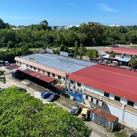 The Lanes Hotel Tutong Экстерьер фото