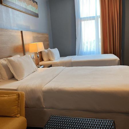 The Lanes Hotel Tutong Экстерьер фото