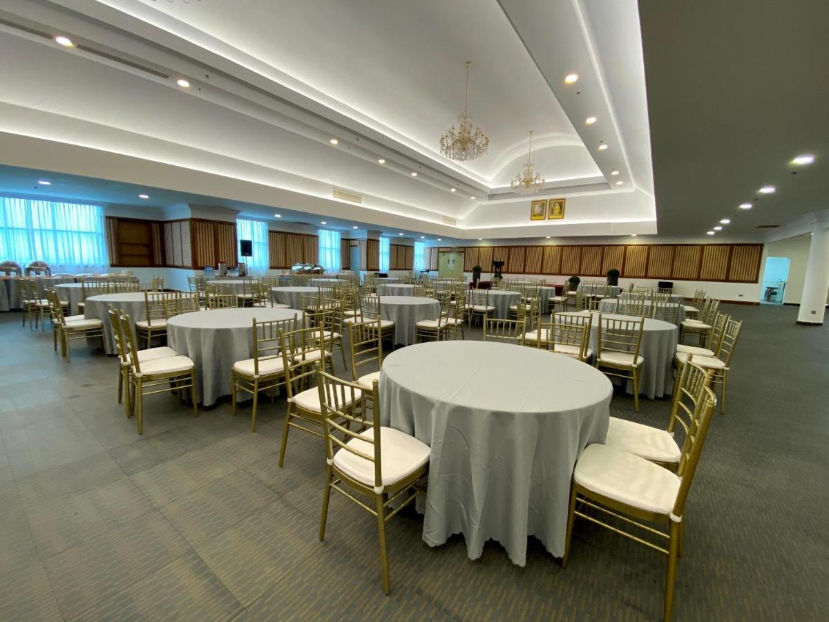 The Lanes Hotel Tutong Экстерьер фото
