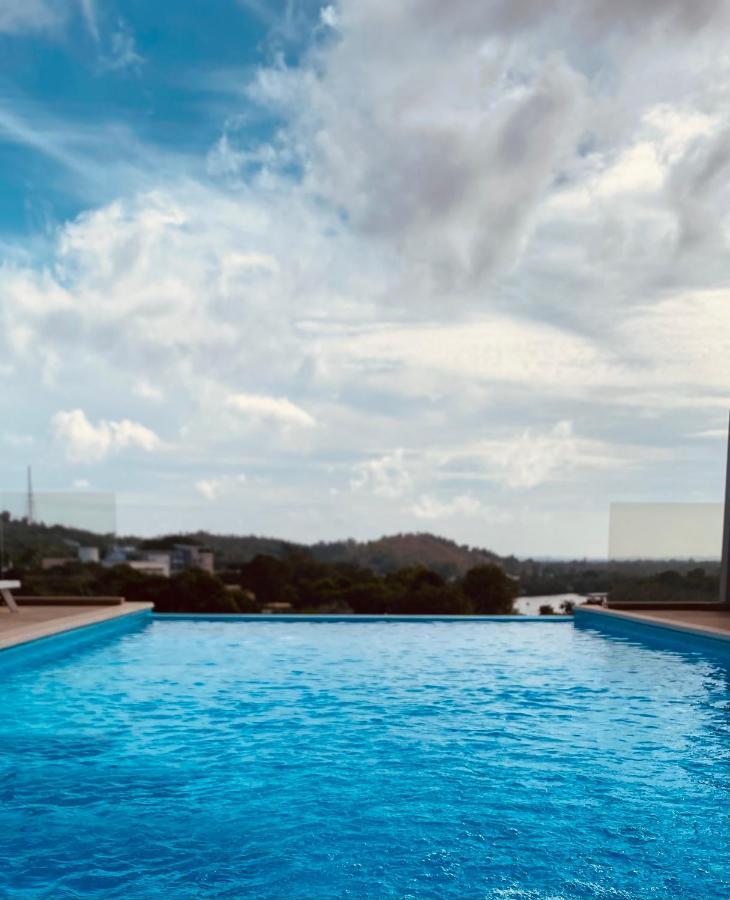 The Lanes Hotel Tutong Экстерьер фото