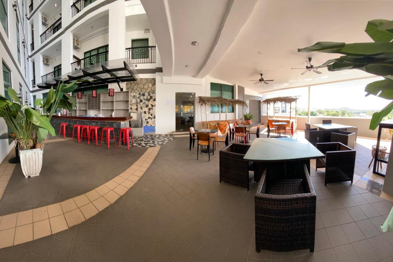 The Lanes Hotel Tutong Экстерьер фото