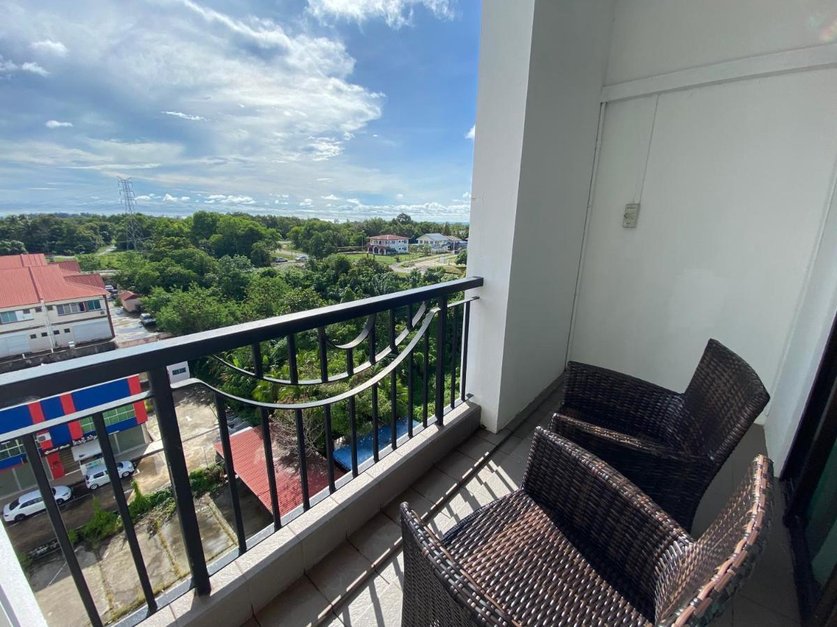 The Lanes Hotel Tutong Экстерьер фото