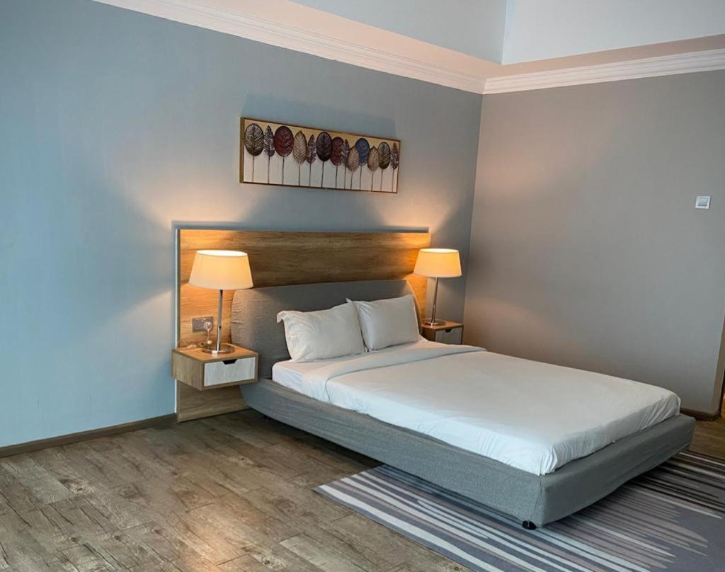 The Lanes Hotel Tutong Экстерьер фото