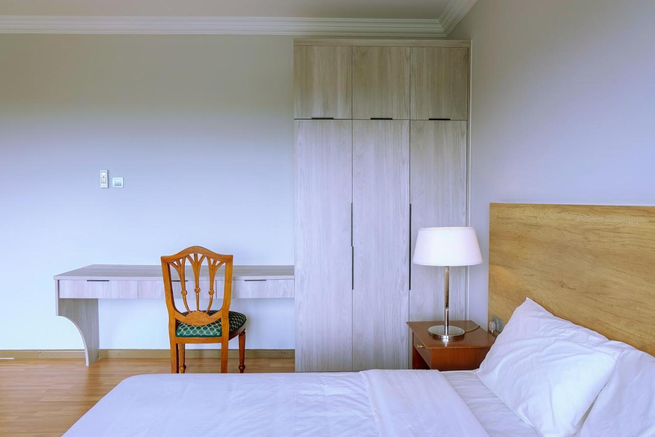 The Lanes Hotel Tutong Экстерьер фото