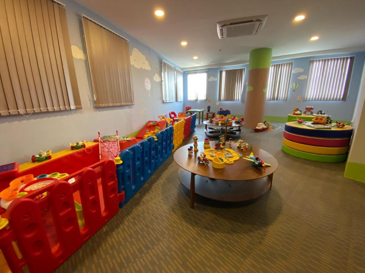 The Lanes Hotel Tutong Экстерьер фото