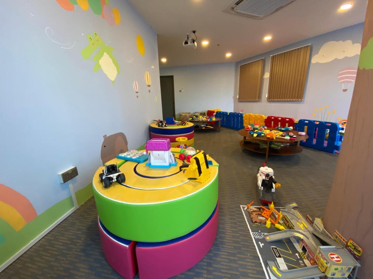 The Lanes Hotel Tutong Экстерьер фото