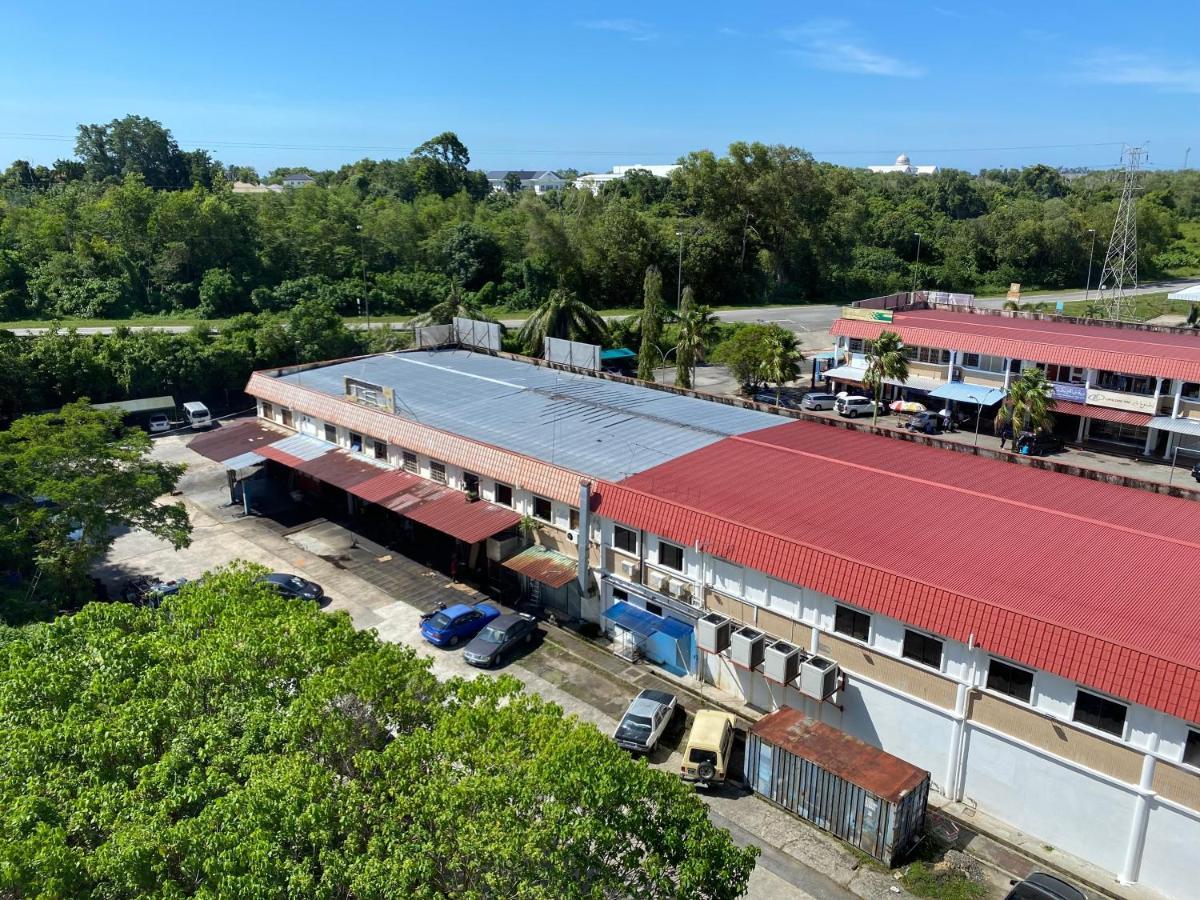 The Lanes Hotel Tutong Экстерьер фото