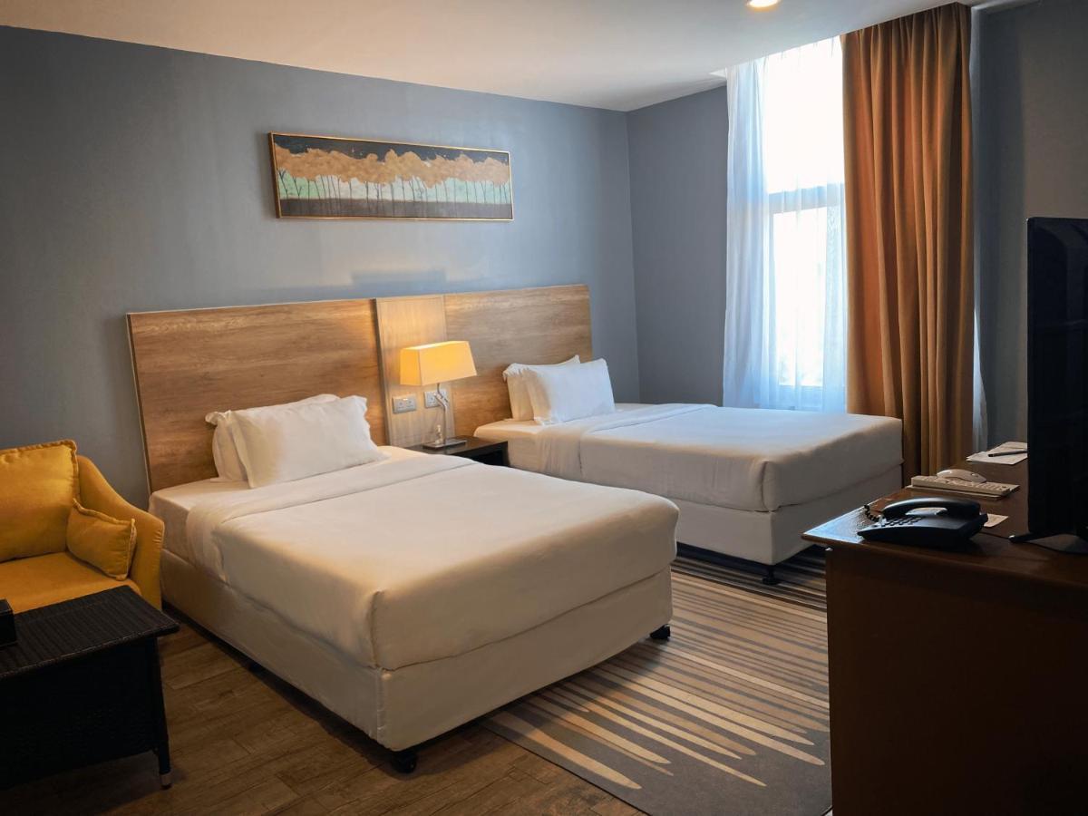 The Lanes Hotel Tutong Экстерьер фото