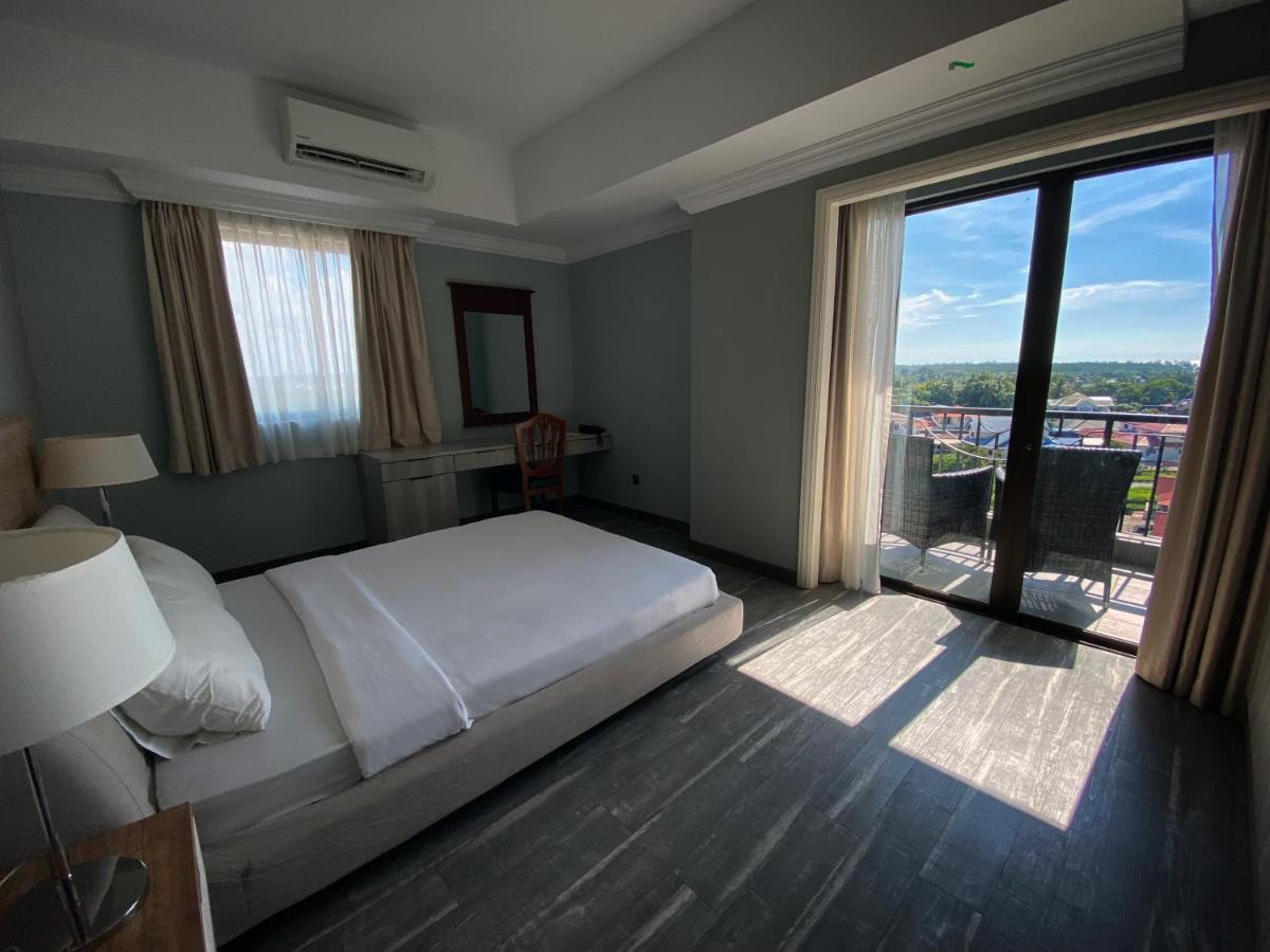 The Lanes Hotel Tutong Экстерьер фото