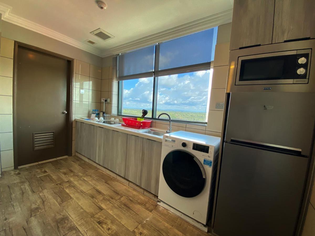The Lanes Hotel Tutong Экстерьер фото