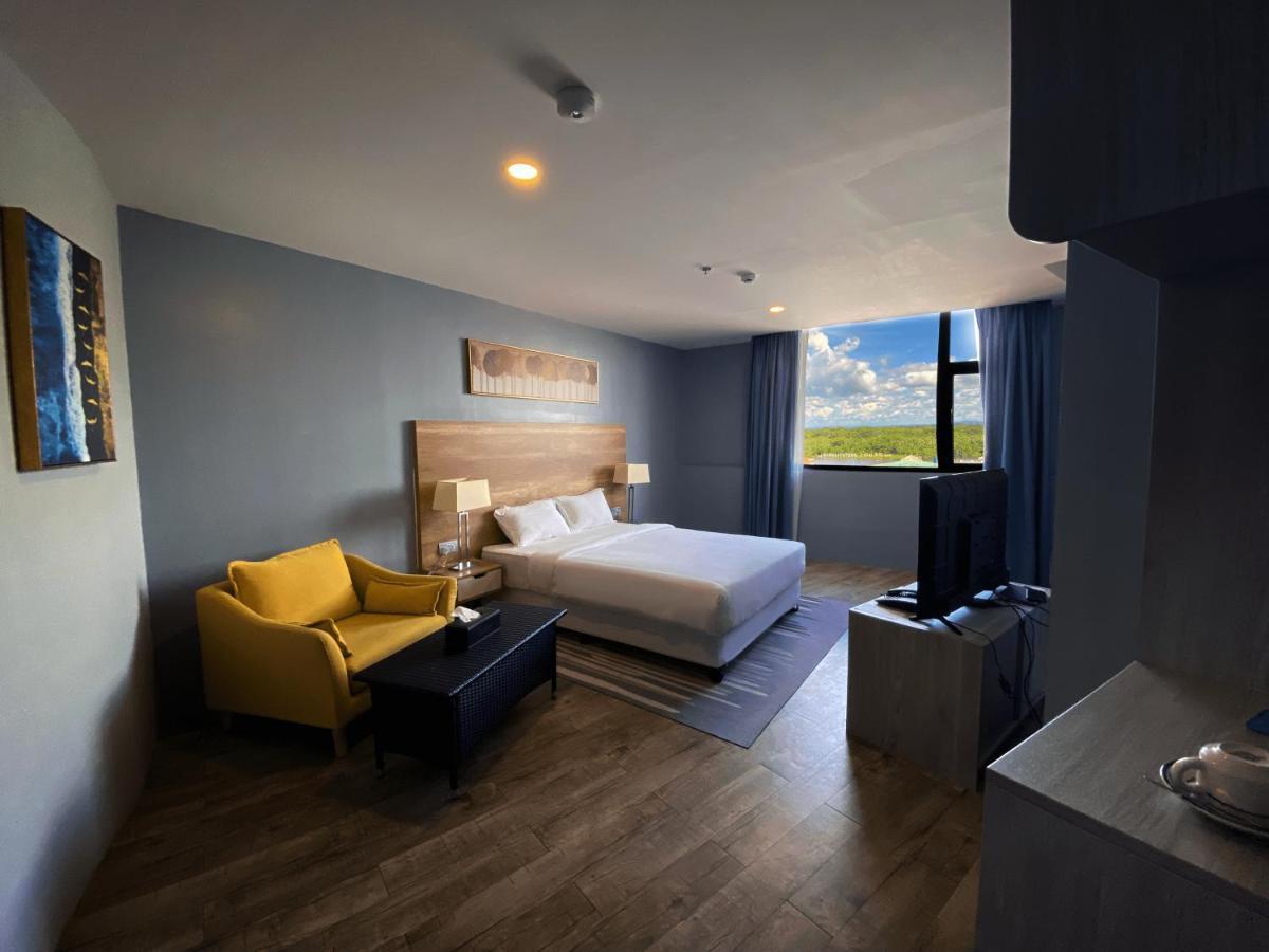 The Lanes Hotel Tutong Экстерьер фото