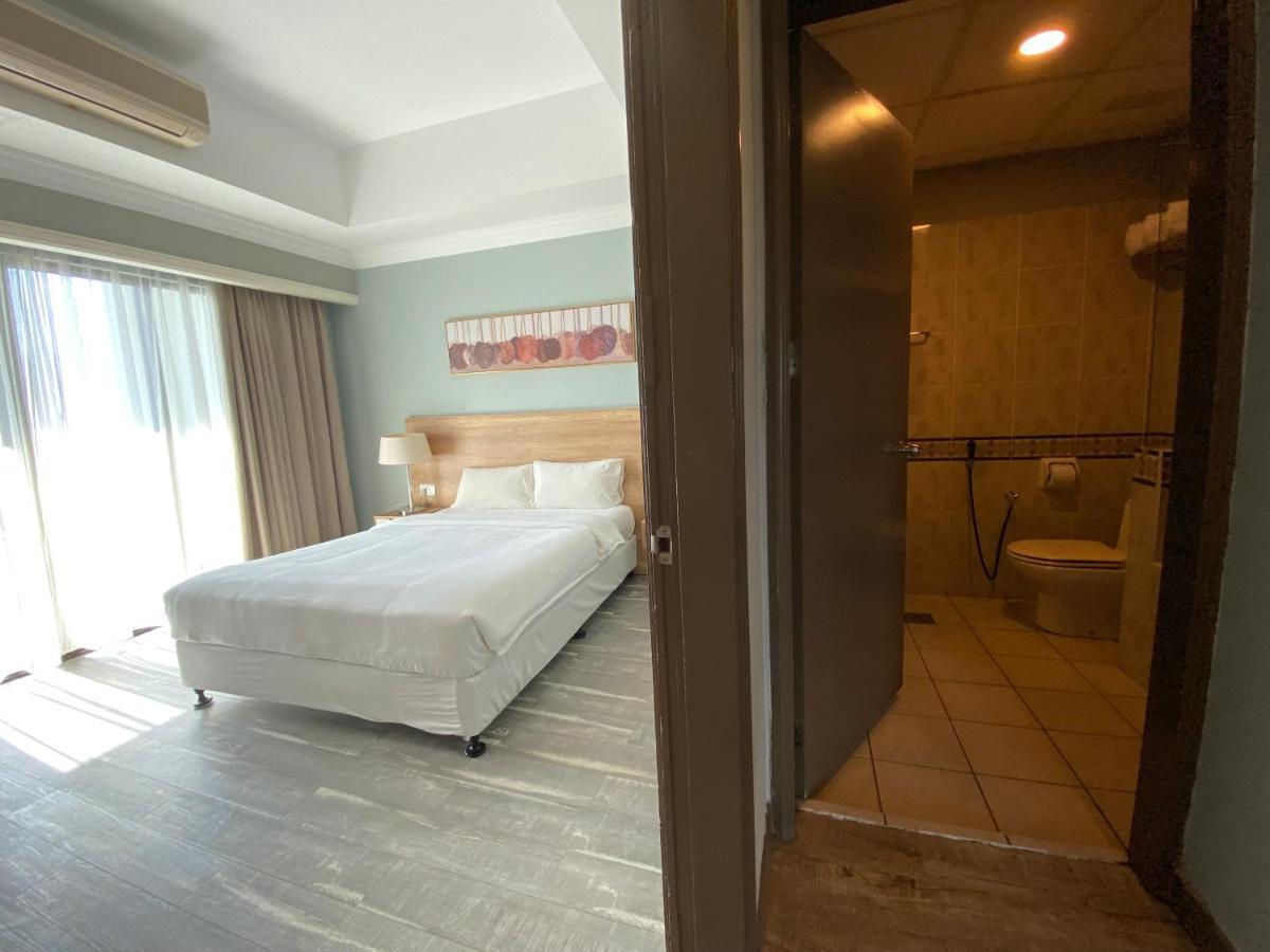 The Lanes Hotel Tutong Экстерьер фото