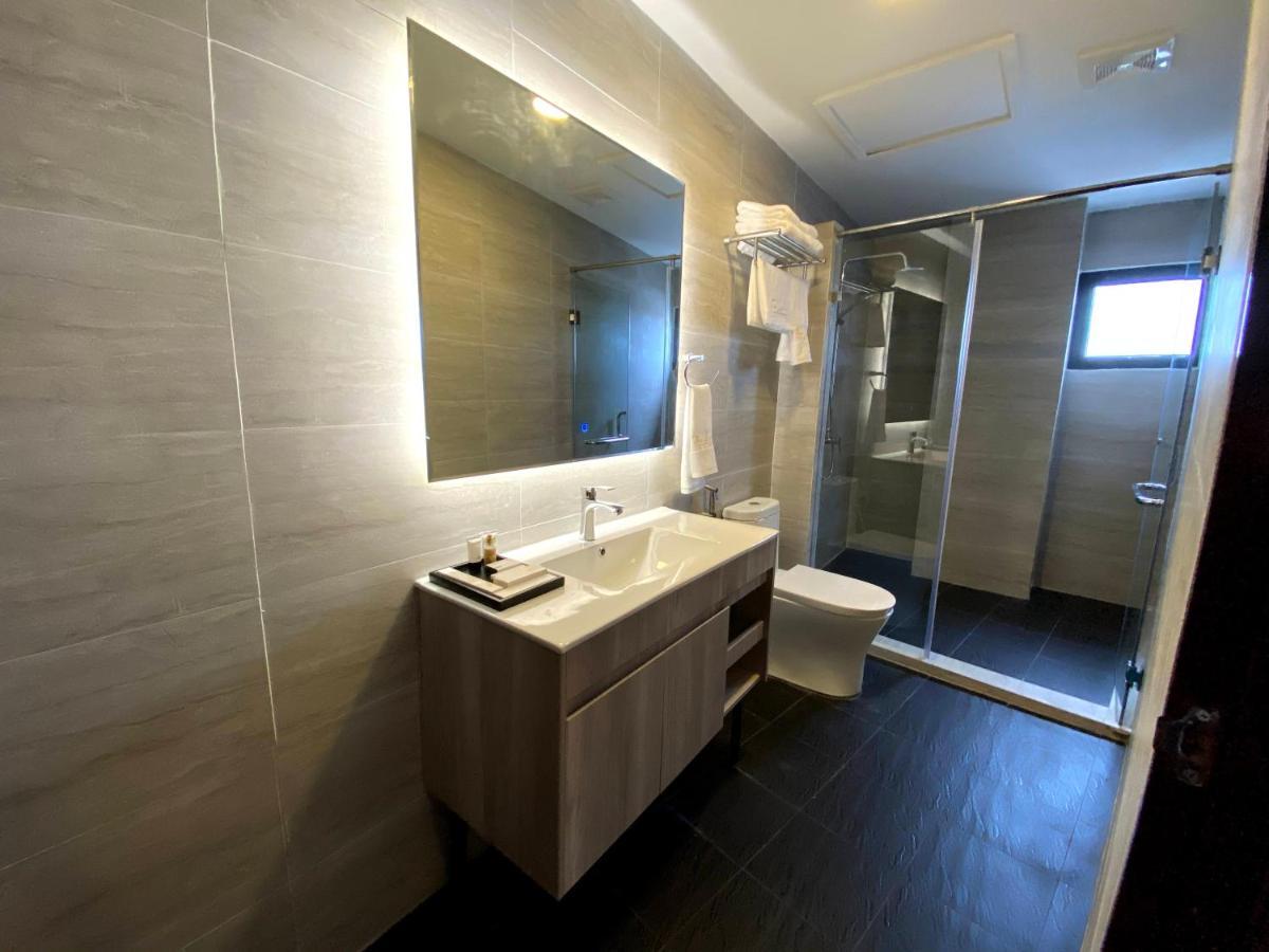 The Lanes Hotel Tutong Экстерьер фото