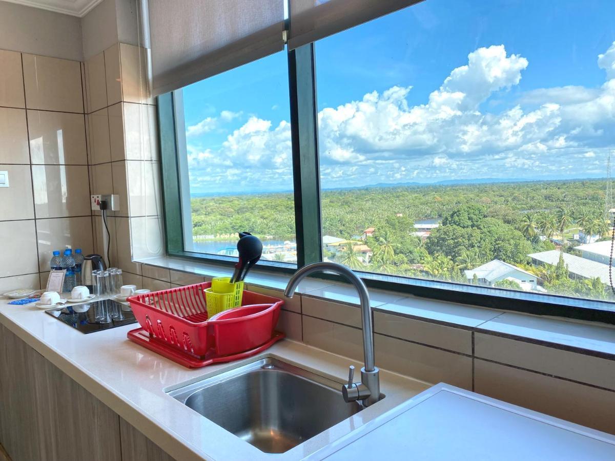 The Lanes Hotel Tutong Экстерьер фото