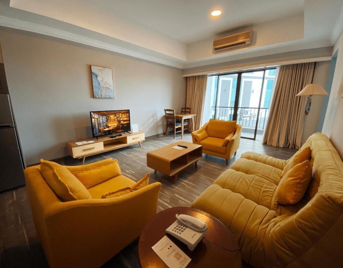 The Lanes Hotel Tutong Экстерьер фото