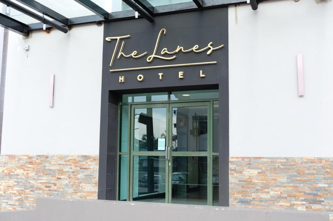 The Lanes Hotel Tutong Экстерьер фото